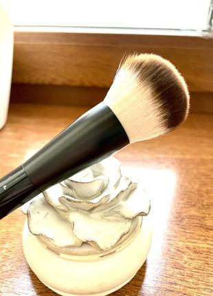 Nyx professional makeup pro brush мультифункціональний пензлик для досконалого вигляду