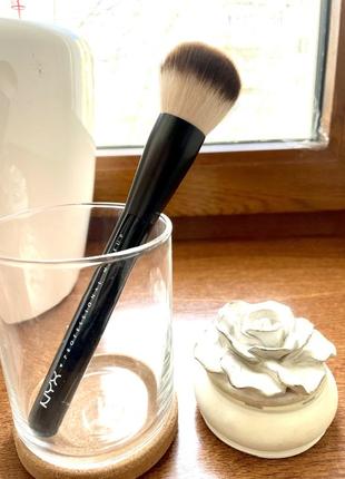Nyx professional makeup pro brush мультифункциональная кисточка для совершенного вида5 фото