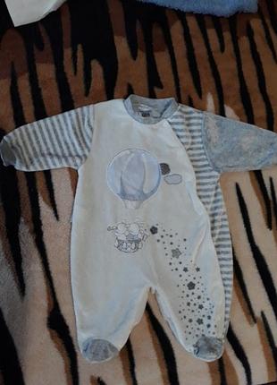 Велюровий чоловічок сірий білий