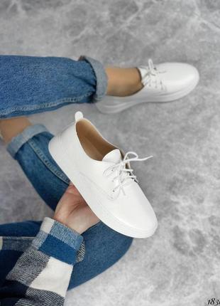 Женские белые туфли на шнуровке на низком ходу5 фото