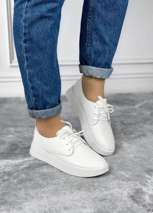 Женские белые туфли на шнуровке на низком ходу3 фото