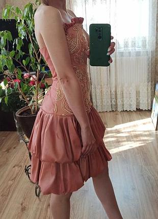 Сукня з корсетом