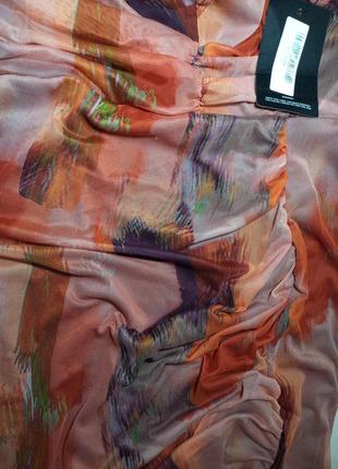Оранжевое короткое соединение емкое платье с абстрактным принтом prettylittlething&nbsp;.3 фото