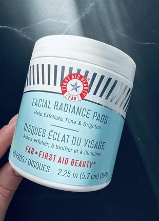 First aid beauty facial radiance pads пади эксфолиант