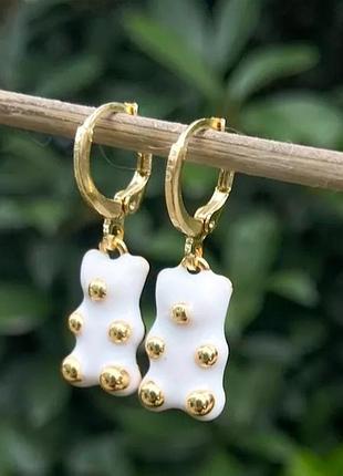Серьги с мишками белые с золотом, размер 1,6*1см, смола