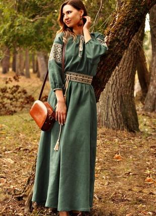 Невероятно женственное длинное платье зеленого оттенка5 фото