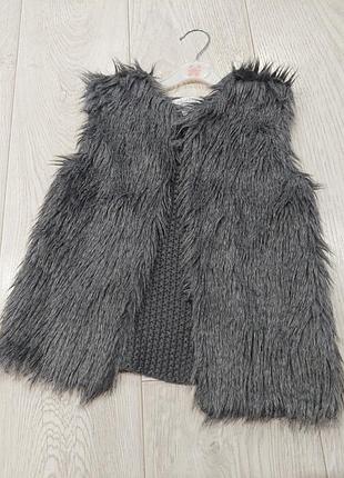 Жилетка меховая primark пепельного цвета 5-7 лет