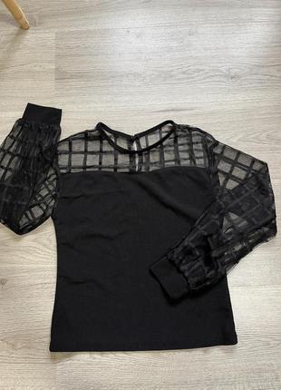 Блуза з мереживними рукавами