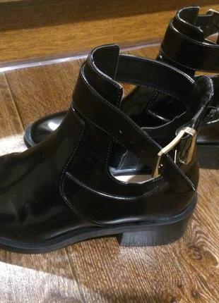 Стильні лаковані черевики, ботильйони zara3 фото