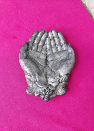 Алюминиевая сттатуэтка фигурка пепельница подставка тарелка конфетница фрукточница руки ладони ладошки ссср алюминиевые металлические