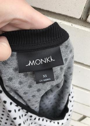 Вкорочений сірий світшот в горошок monki 5
