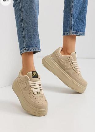 Кроссовки женские замшевые найк бежевого цвета