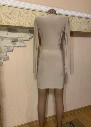 Платье короткое декольте базовое нюдовое5 фото