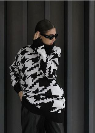 Подовжений светр з принтом гусяча лапка