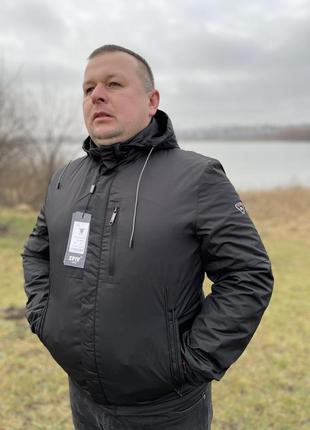 Якісна весняна куртка