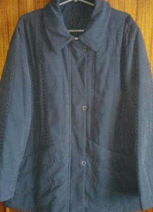 Интересная курточка большого размера.