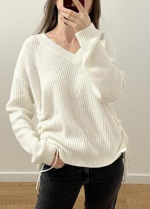 Белая кофта оверсайз с завязками