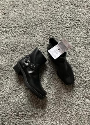 Жіночі осінні чоботи туфлі на каблуку bershka, розмір 37, 23.5 см1 фото