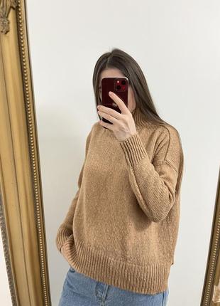 Свитер с горловиной беж