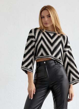 Жіночий короткий светр у геометричний принт4 фото