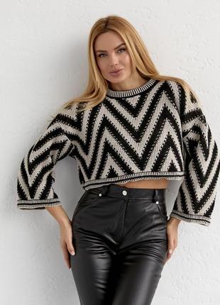 Жіночий короткий светр у геометричний принт5 фото