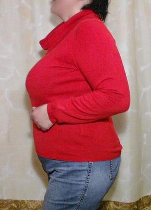 Мягкий и нежный свитер с хомутом  алого оттенка2 фото