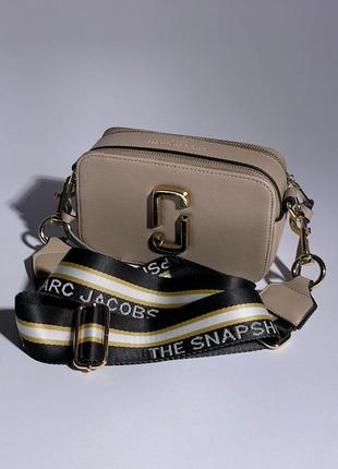 Женская стильная бежевая сумка тренд сезона marc jacobs