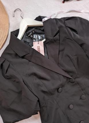 Черное платье - пиджак с пышными рукавами7 фото