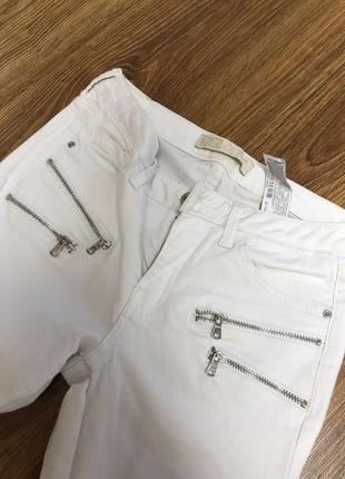 Белые скошенные джинсы брюки брюки лосины skinny zara xs2 фото