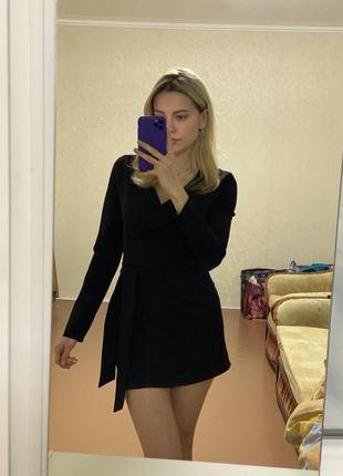 Комбінезон на запах з шортами. розмір s.