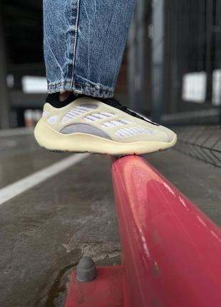 Кросівки жіночі adidas yeezy boost 700 v3 azael2 фото