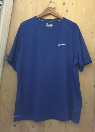 Спортивная мужская футболка