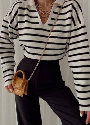 Женский оверсайз свитер «поло» в полоску