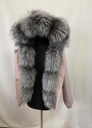Женский зимний бомбер куртка в цвете пудра с натуральным мехом финской чернобурки, 42-60 размеры