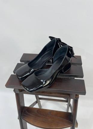 Чорні лакові туфлі на зручному каблуку колір на вибір