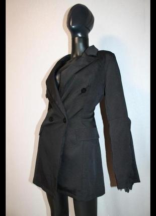 Платье пиджак с разрезами на рукавах