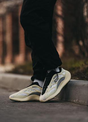 Кроссовки adidas yeezy boost 700 v3 beige grey black4 фото