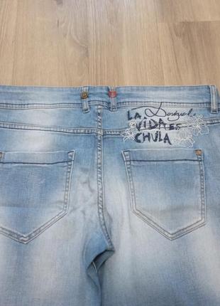 Крутые укороченные джинсы с вышивкой5 фото