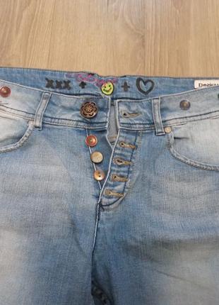 Крутые укороченные джинсы с вышивкой2 фото