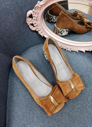 Замшеві руді світло коричневі туфлі на невисокому акцентному каблуку колір на вибір5 фото