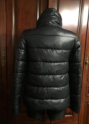 Стильная куртка средней длины с цветными кристаллами3 фото