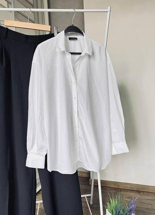 Белая базовая рубашка большого размера