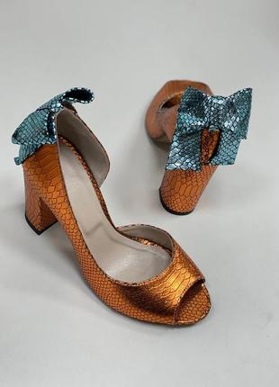 Жіночі туфлі туфлі з відкритим носиком з натуральної ексклюзивної шкіри під рептилію золотистому кольорі на каблуку 9см3 фото