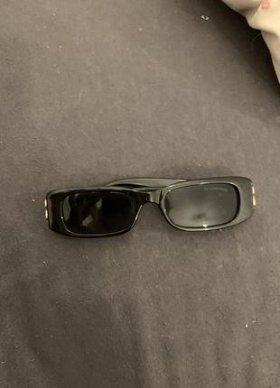 Чорні окуляри з щолотими всьавками1 фото
