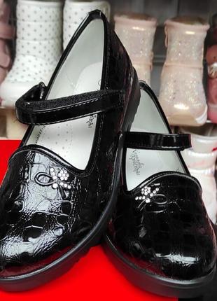 Детские черные лаковые туфли на платформе для девочки (школьные , выходные)1 фото