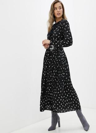 Шикарное черное платье в пол плиссе с длинным рукавом размер s-m идеальное шифоновое с серебряным пером1 фото