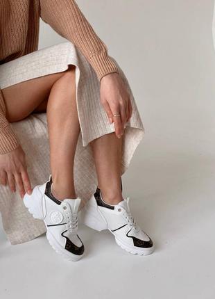 Белые кроссовки под бренд на шнуровке из эко-кожи+ эко-замш3 фото