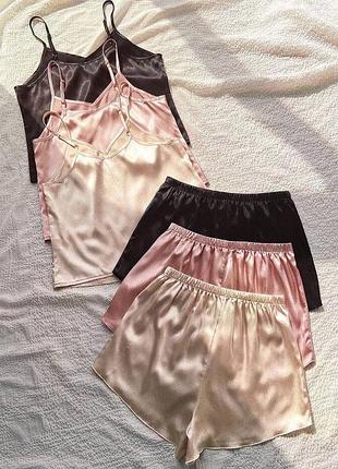 Шовкова піжама