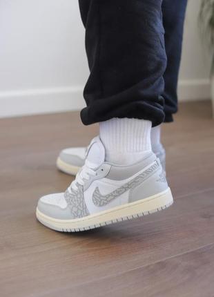 Кроссовки унисекс air jordan 1 low grey6 фото