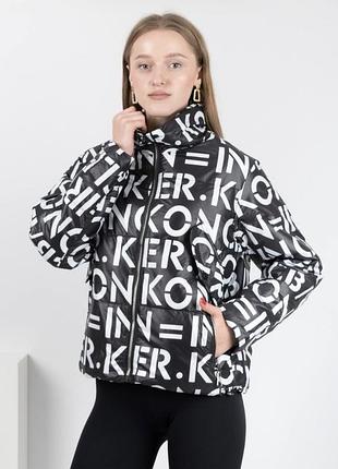 Стильная женская куртка весна с принтом короткая с надписью